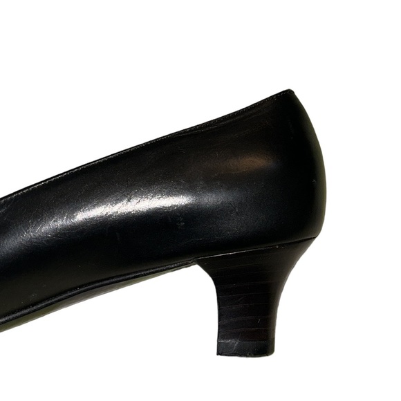 Salvatore Ferragamo Vintage Black & Patent Ribbon Cap Toe Kitten Heels - 6.5 - Picture 12 of 16
